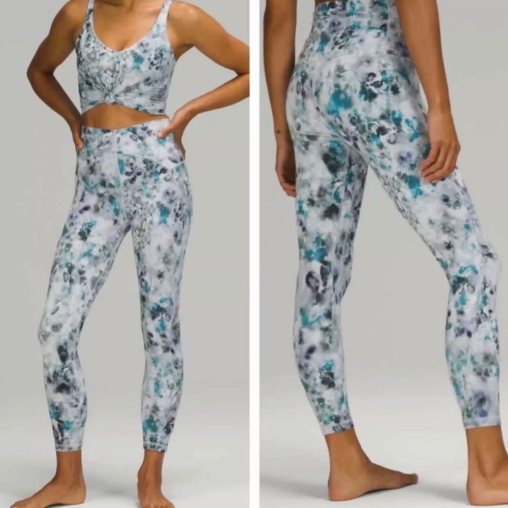 Lululemon Athletica Blue and Gray Patterned Set